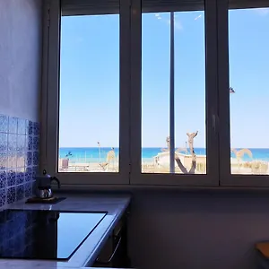 https://fronte-mare-a-venetico.sicilyhotelsitaly.net