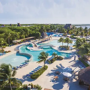 Üdülőközpont Bluebay Grand Esmeralda
