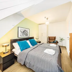 Jimmy's Lory Apart-hotel