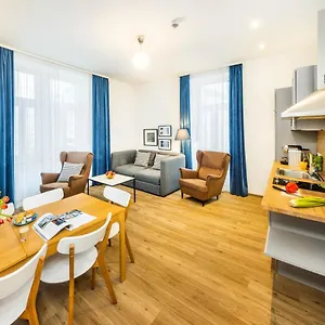 Jimmy's Emerald Apart-hotel
