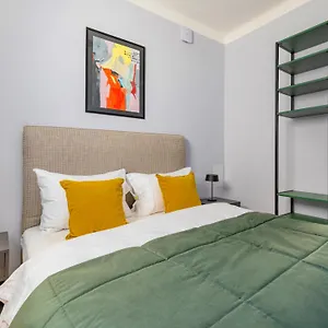 Numa Strauss Apart-hotel