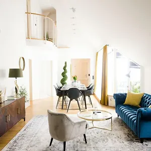 Opera - Mai's Apartment